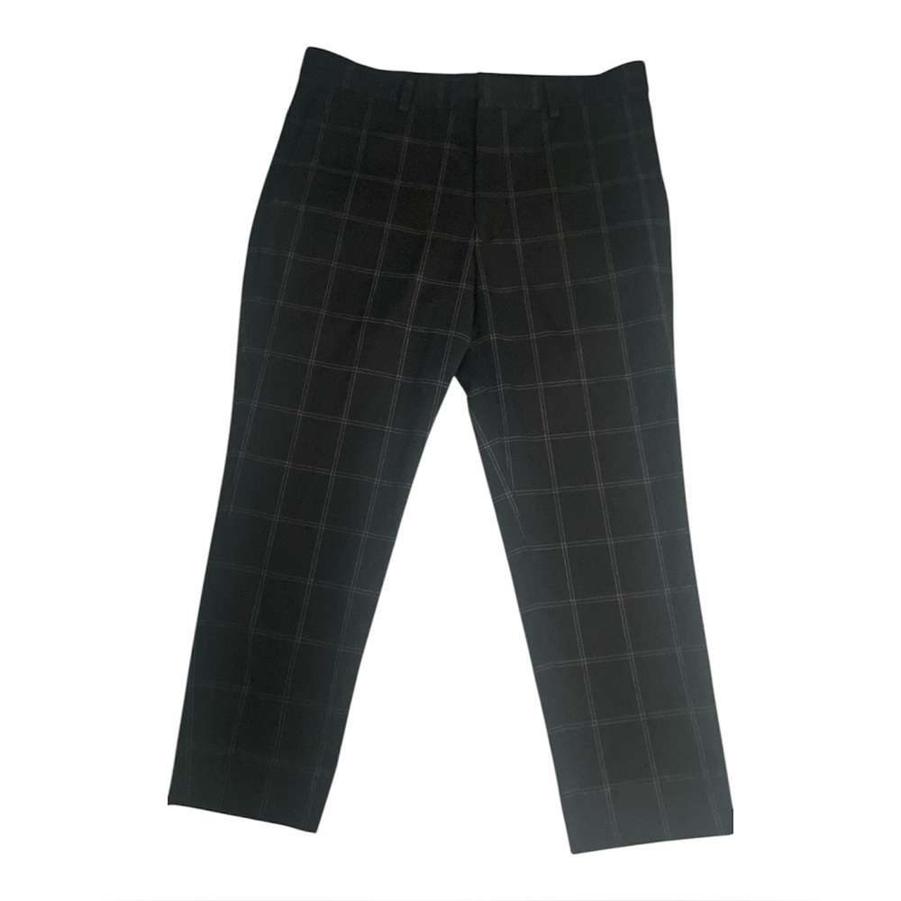 H&M Tapered Cropped by H&M
in black with a white checkered Slim Petite Sz 30